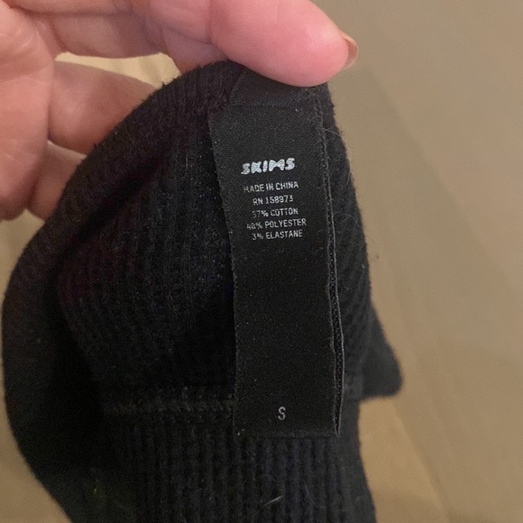 SKIMS Ribbed Sportsbra - Picture 4 of 4